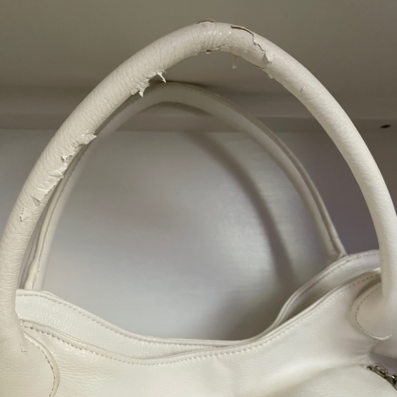 Betsy Johnson Large hand bag. Color: White - Picture 7 of 16
